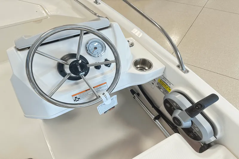 Slide: The Image of Boston Whaler 130 Super Sport 2025 - 6