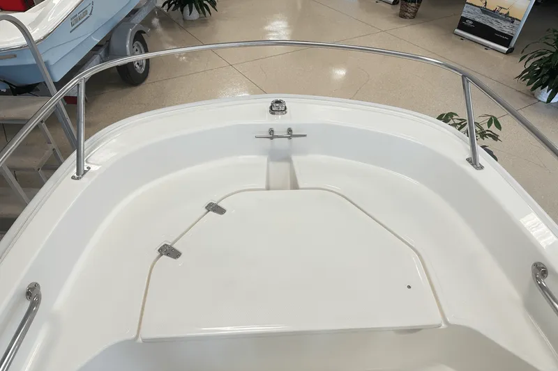 Slide: The Image of Boston Whaler 130 Super Sport 2025 - 8