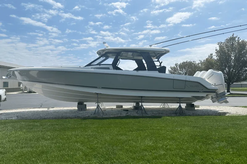 Slide: The Image of Boston Whaler 350 Realm 2025 - 15