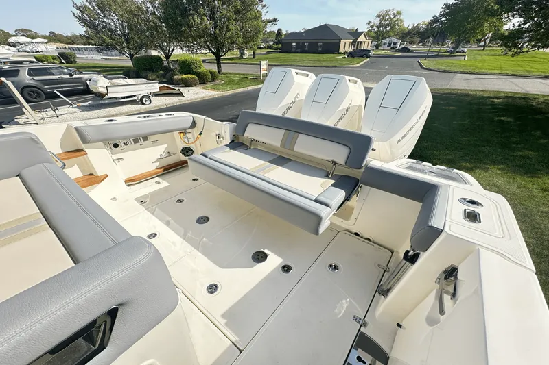 Slide: The Image of Boston Whaler 350 Realm 2025 - 16