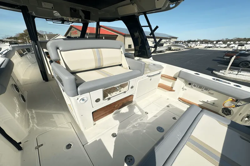 Slide: The Image of Boston Whaler 350 Realm 2025 - 17