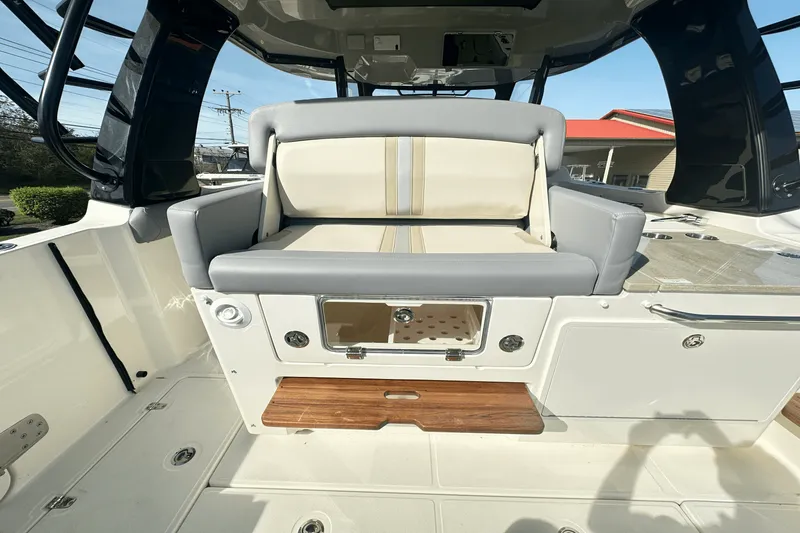 Slide: The Image of Boston Whaler 350 Realm 2025 - 24