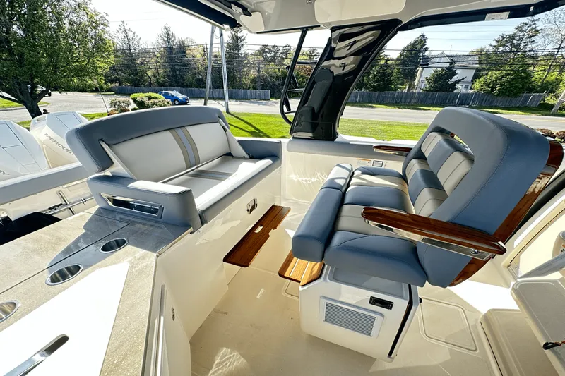 Slide: The Image of Boston Whaler 350 Realm 2025 - 30