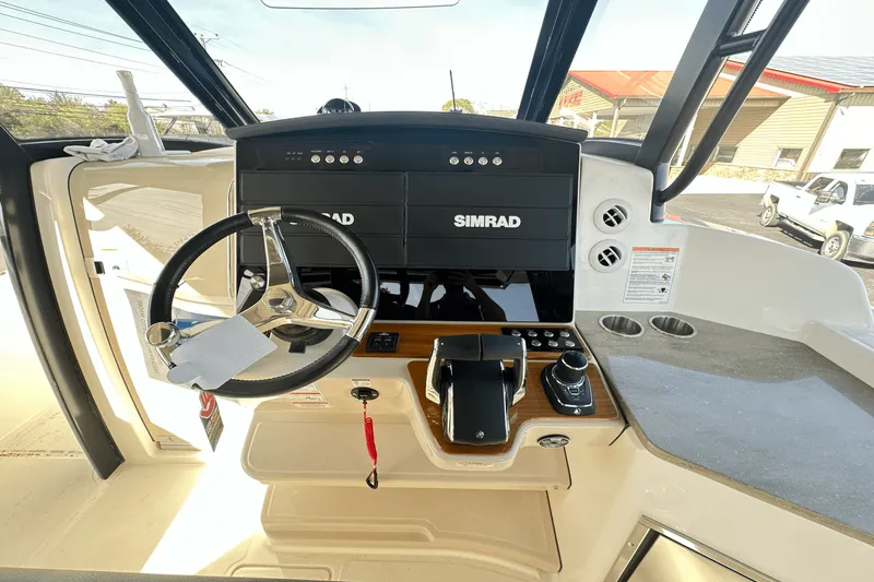 Slide: The Image of Boston Whaler 350 Realm 2025 - 31