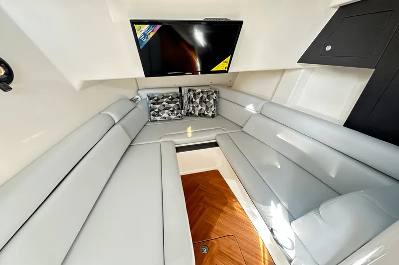 Slide: The Image of Boston Whaler 350 Realm 2025 - 33