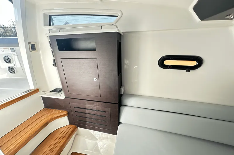 Slide: The Image of Boston Whaler 350 Realm 2025 - 35