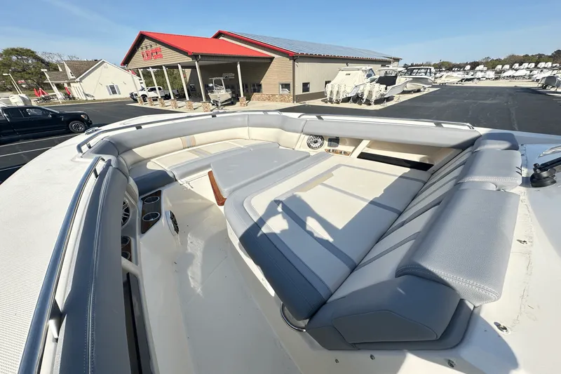 Slide: The Image of Boston Whaler 350 Realm 2025 - 36