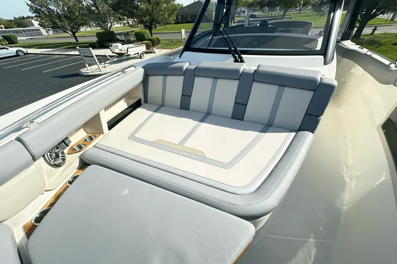 Slide: The Image of Boston Whaler 350 Realm 2025 - 37