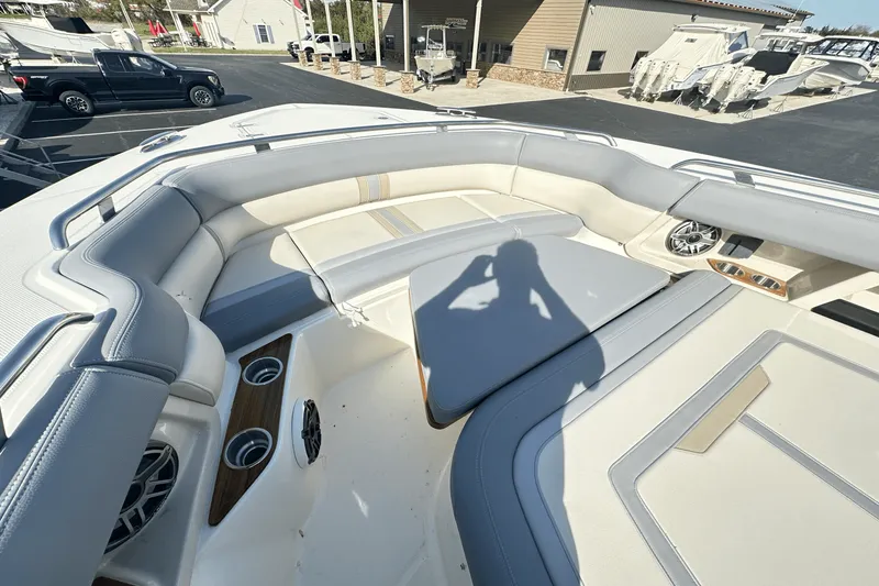 Slide: The Image of Boston Whaler 350 Realm 2025 - 39