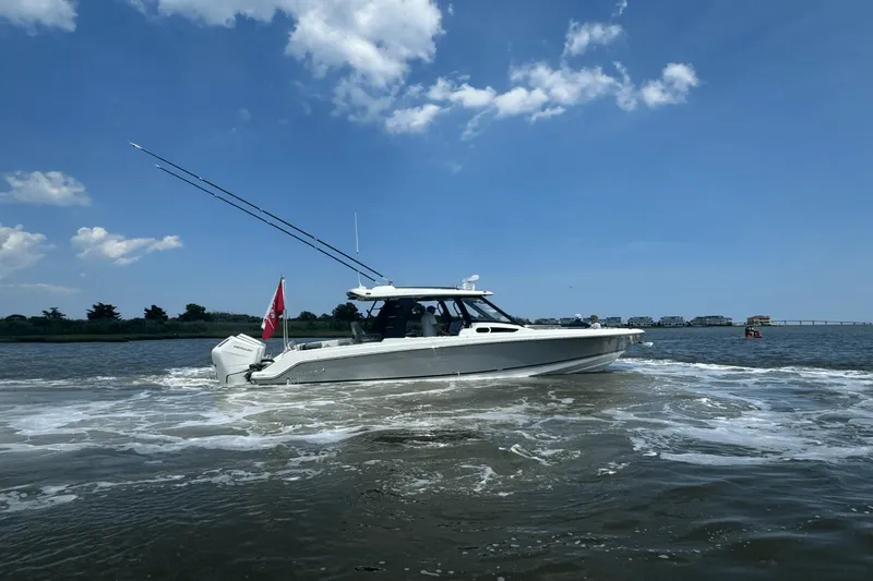 Slide: The Image of Boston Whaler 350 Realm 2025 - 9