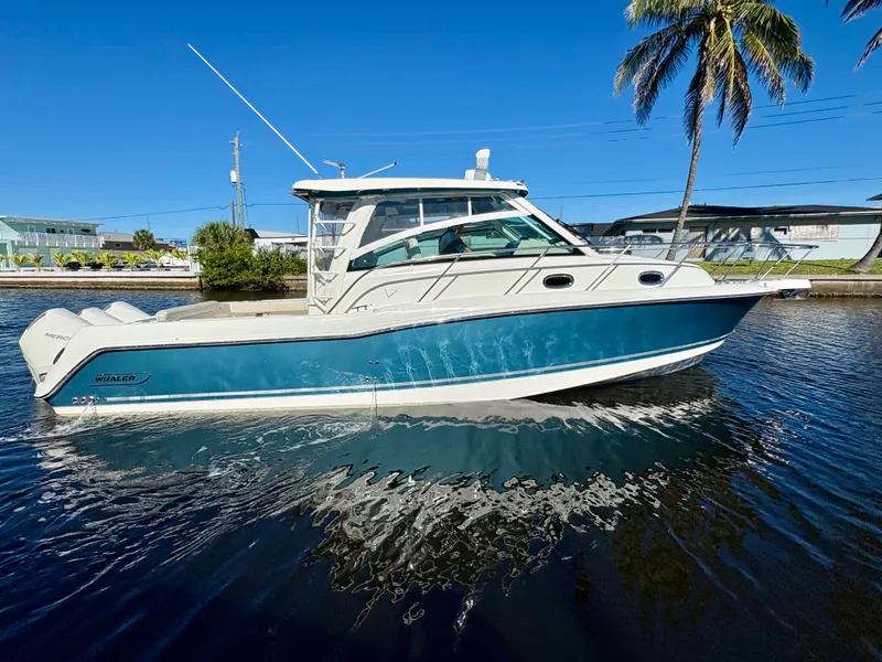 Slide: The Image of Boston Whaler 345 CONQUEST 2021 - 12