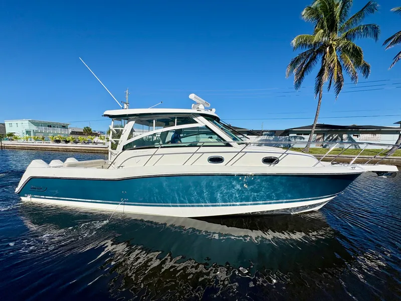 Slide: The Image of Boston Whaler 345 CONQUEST 2021 - 13