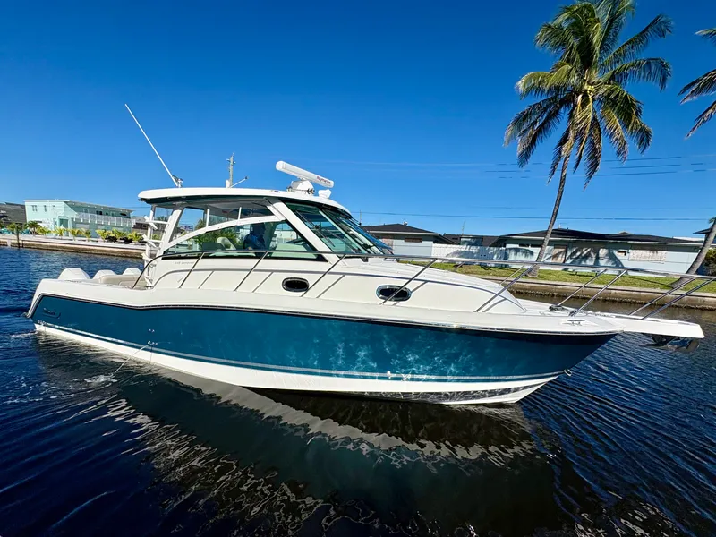 Slide: The Image of Boston Whaler 345 CONQUEST 2021 - 15