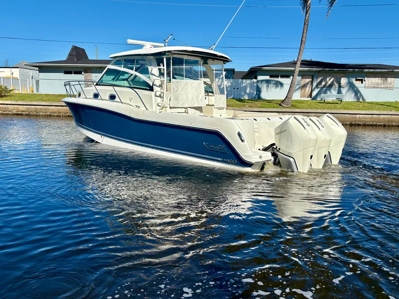 Slide: The Image of Boston Whaler 345 CONQUEST 2021 - 16