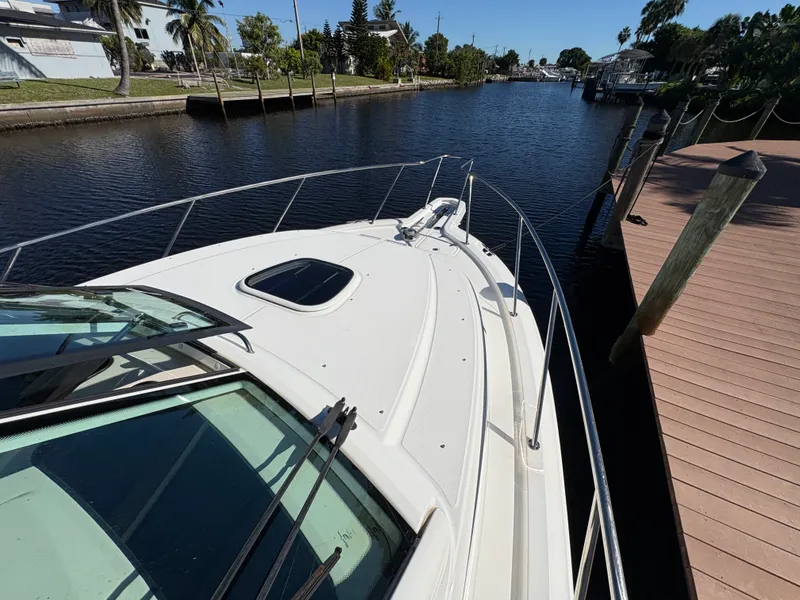 Slide: The Image of Boston Whaler 345 CONQUEST 2021 - 22