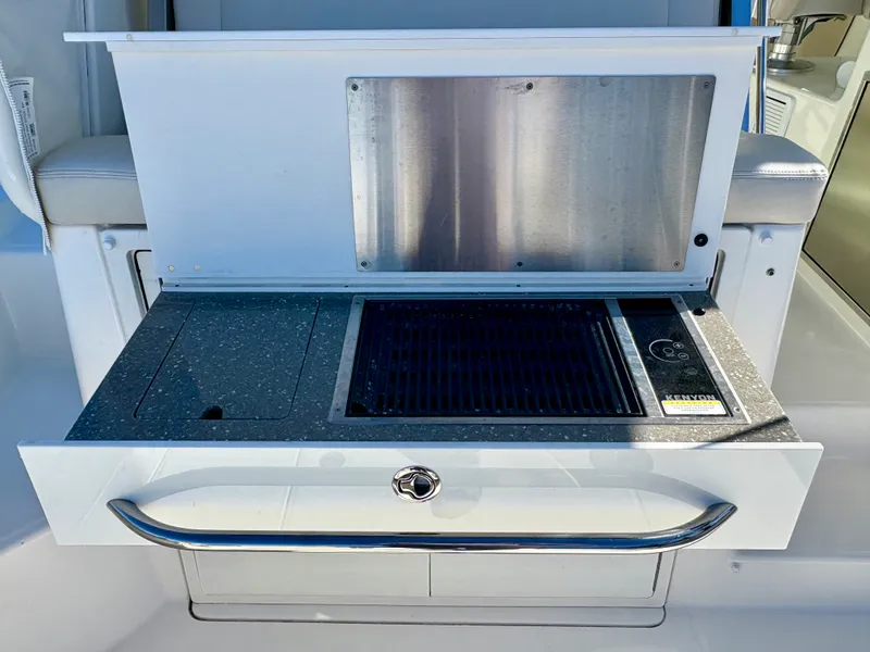 Slide: The Image of Boston Whaler 345 CONQUEST 2021 - 28