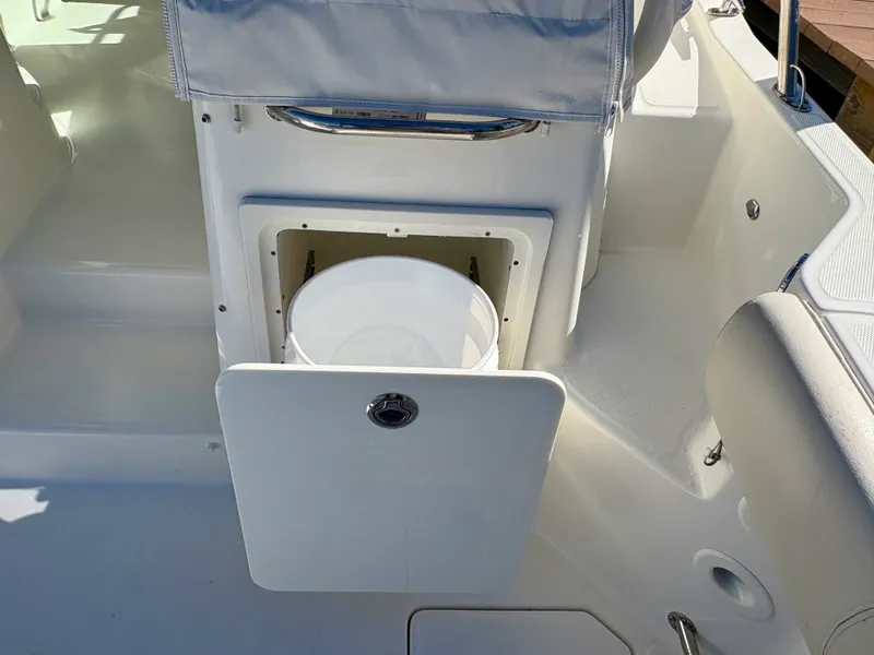 Slide: The Image of Boston Whaler 345 CONQUEST 2021 - 29