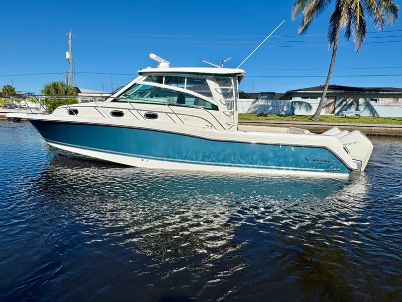 Slide: The Image of Boston Whaler 345 CONQUEST 2021 - 3