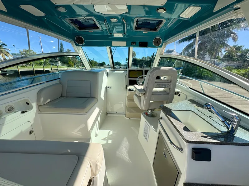 Slide: The Image of Boston Whaler 345 CONQUEST 2021 - 39