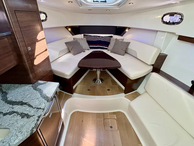 Slide: The Image of Boston Whaler 345 CONQUEST 2021 - 47