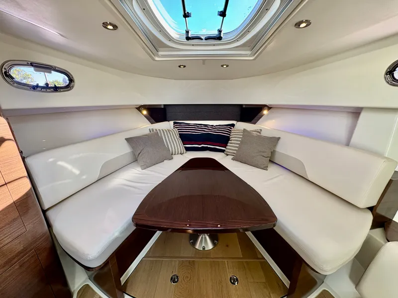 Slide: The Image of Boston Whaler 345 CONQUEST 2021 - 48