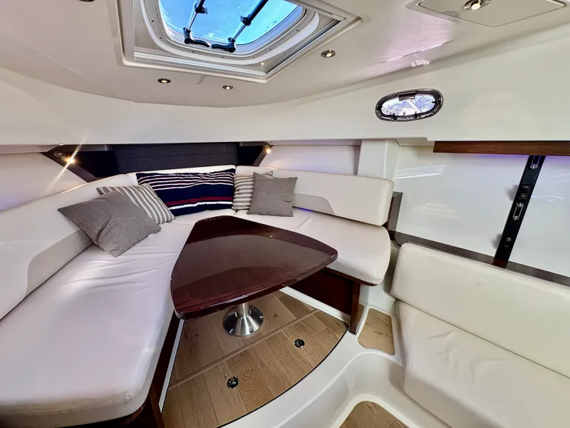 Slide: The Image of Boston Whaler 345 CONQUEST 2021 - 49