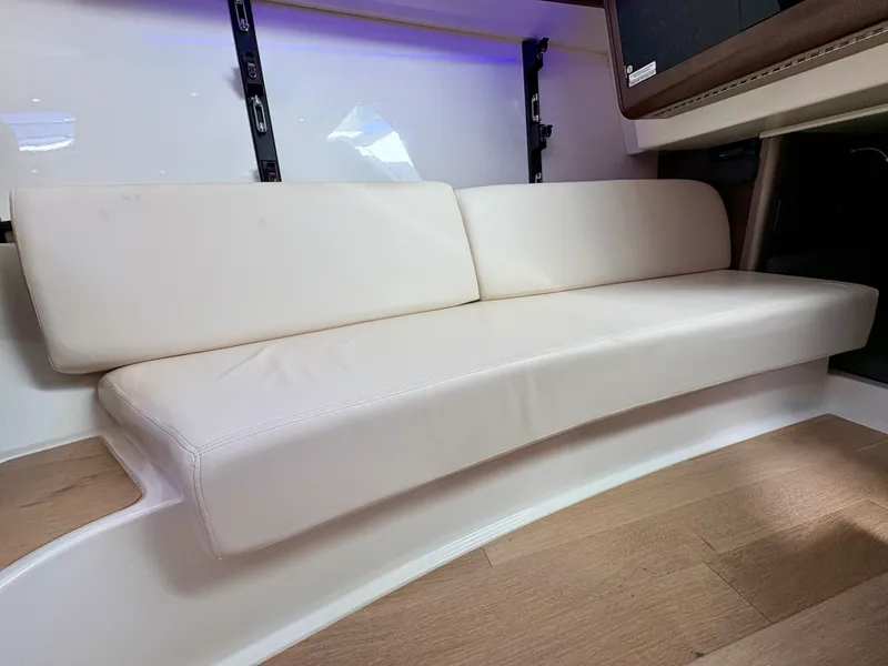 Slide: The Image of Boston Whaler 345 CONQUEST 2021 - 55