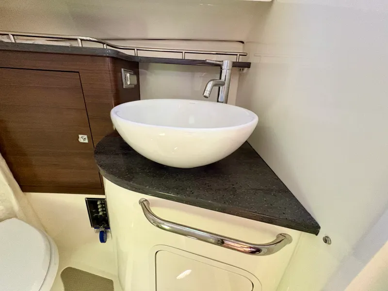 Slide: The Image of Boston Whaler 345 CONQUEST 2021 - 56