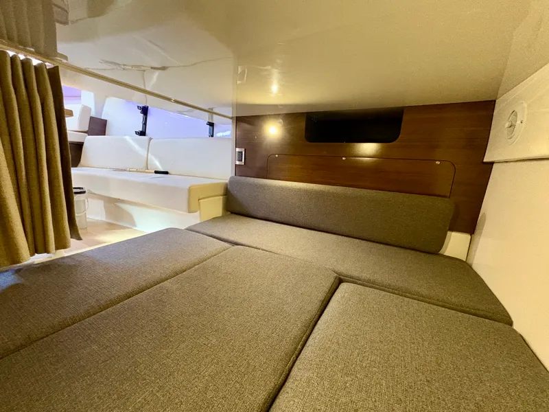 Slide: The Image of Boston Whaler 345 CONQUEST 2021 - 61