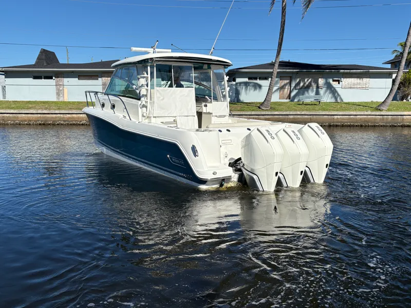 Slide: The Image of Boston Whaler 345 CONQUEST 2021 - 9