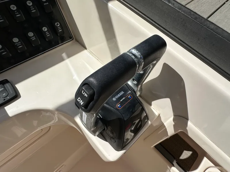 Slide: The Image of Grady-White 275 FREEDOM 2016 - 21