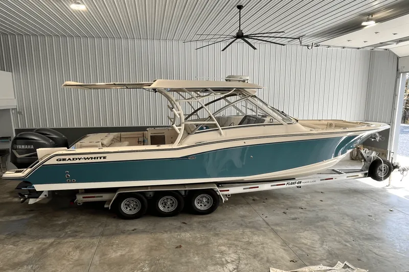 Slide: The Image of Grady-White 325 FREEDOM 2018 - 1