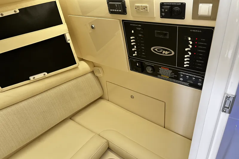 Slide: The Image of Grady-White 325 FREEDOM 2018 - 12