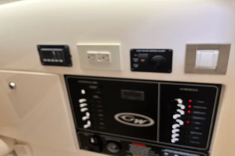 Slide: The Image of Grady-White 325 FREEDOM 2018 - 14