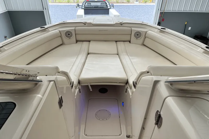 Slide: The Image of Grady-White 325 FREEDOM 2018 - 16