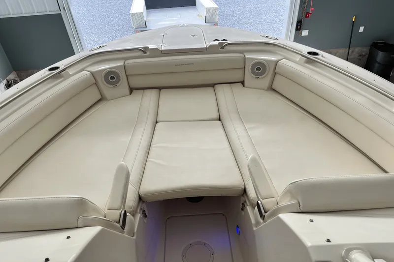 Slide: The Image of Grady-White 325 FREEDOM 2018 - 18