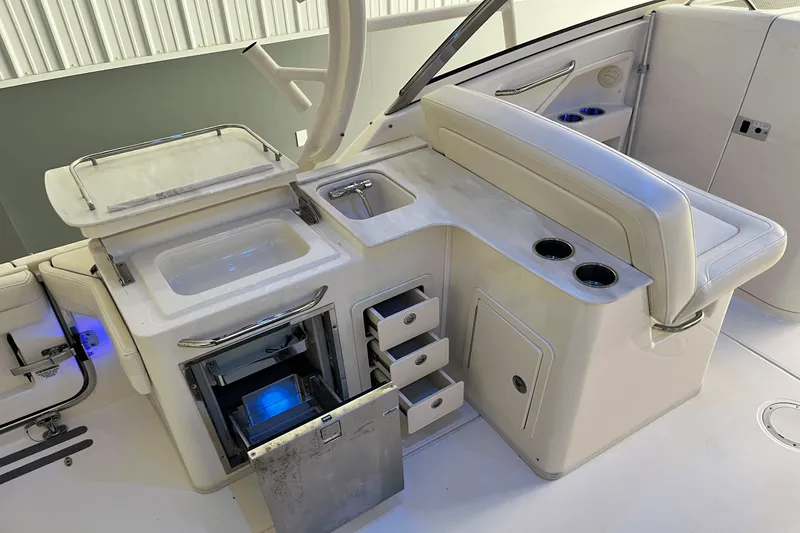 Slide: The Image of Grady-White 325 FREEDOM 2018 - 21