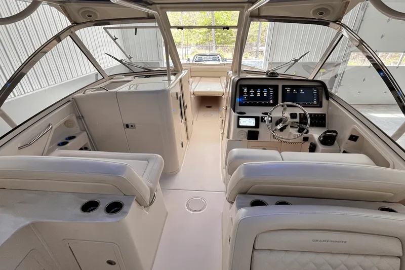 Slide: The Image of Grady-White 325 FREEDOM 2018 - 25