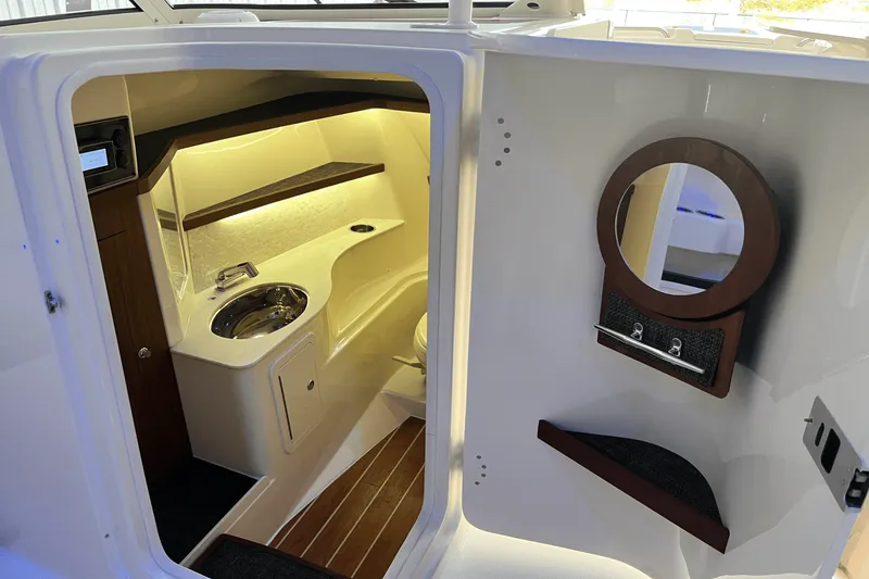 Slide: The Image of Grady-White 325 FREEDOM 2018 - 27