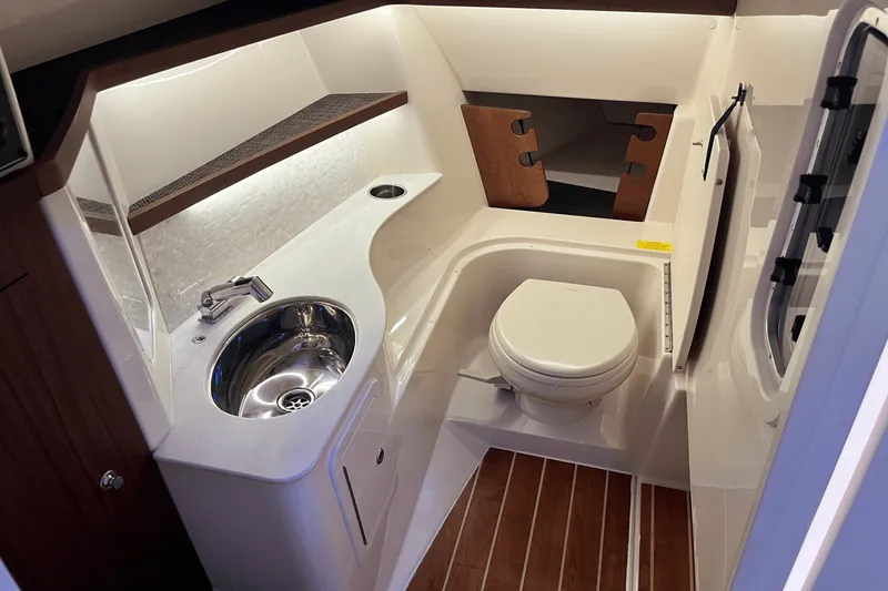 Slide: The Image of Grady-White 325 FREEDOM 2018 - 28