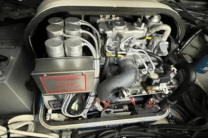 Slide: The Image of Grady-White 325 FREEDOM 2018 - 30