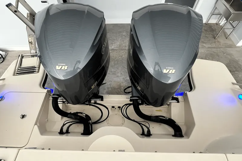 Slide: The Image of Grady-White 325 FREEDOM 2018 - 31