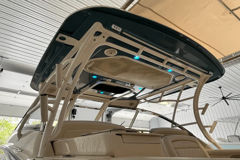 Slide: The Image of Grady-White 325 FREEDOM 2018 - 34