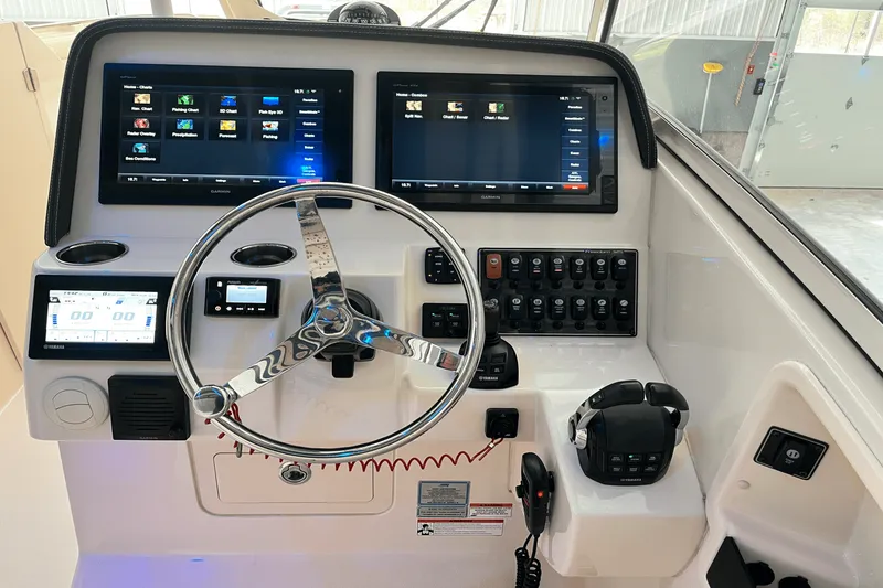 Slide: The Image of Grady-White 325 FREEDOM 2018 - 6