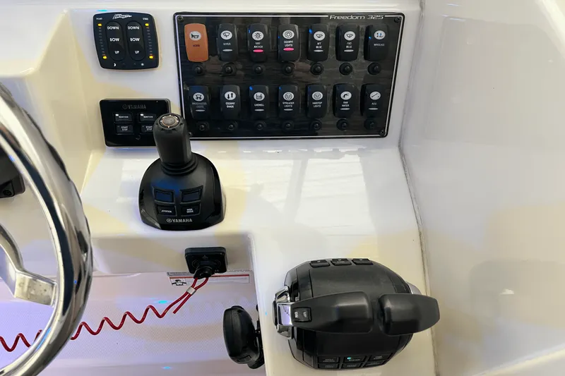 Slide: The Image of Grady-White 325 FREEDOM 2018 - 7