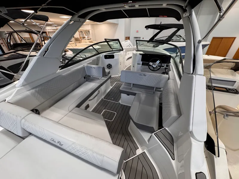 Slide: The Image of Sea Ray SDX 250 Outboard 2026 - 10
