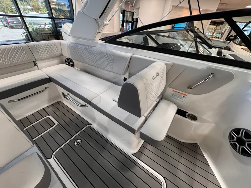 Slide: The Image of Sea Ray SDX 250 Outboard 2026 - 17