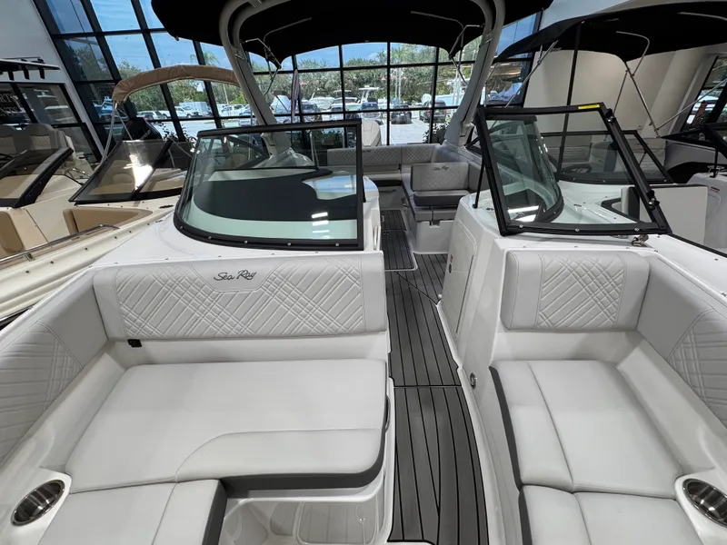 Slide: The Image of Sea Ray SDX 250 Outboard 2026 - 21