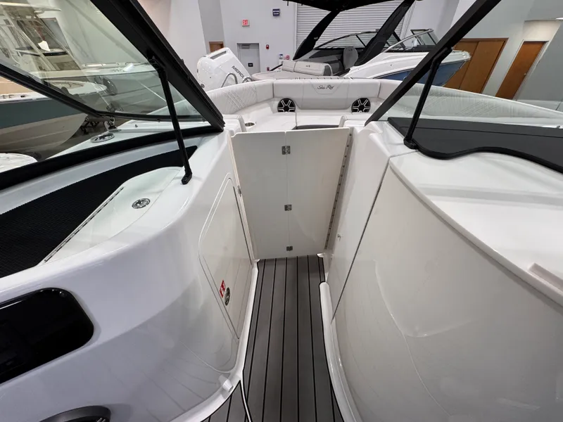 Slide: The Image of Sea Ray SDX 250 Outboard 2026 - 23