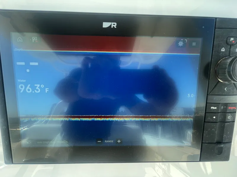 Slide: The Image of Boston Whaler 320 OUTRAGE 2013 - 12